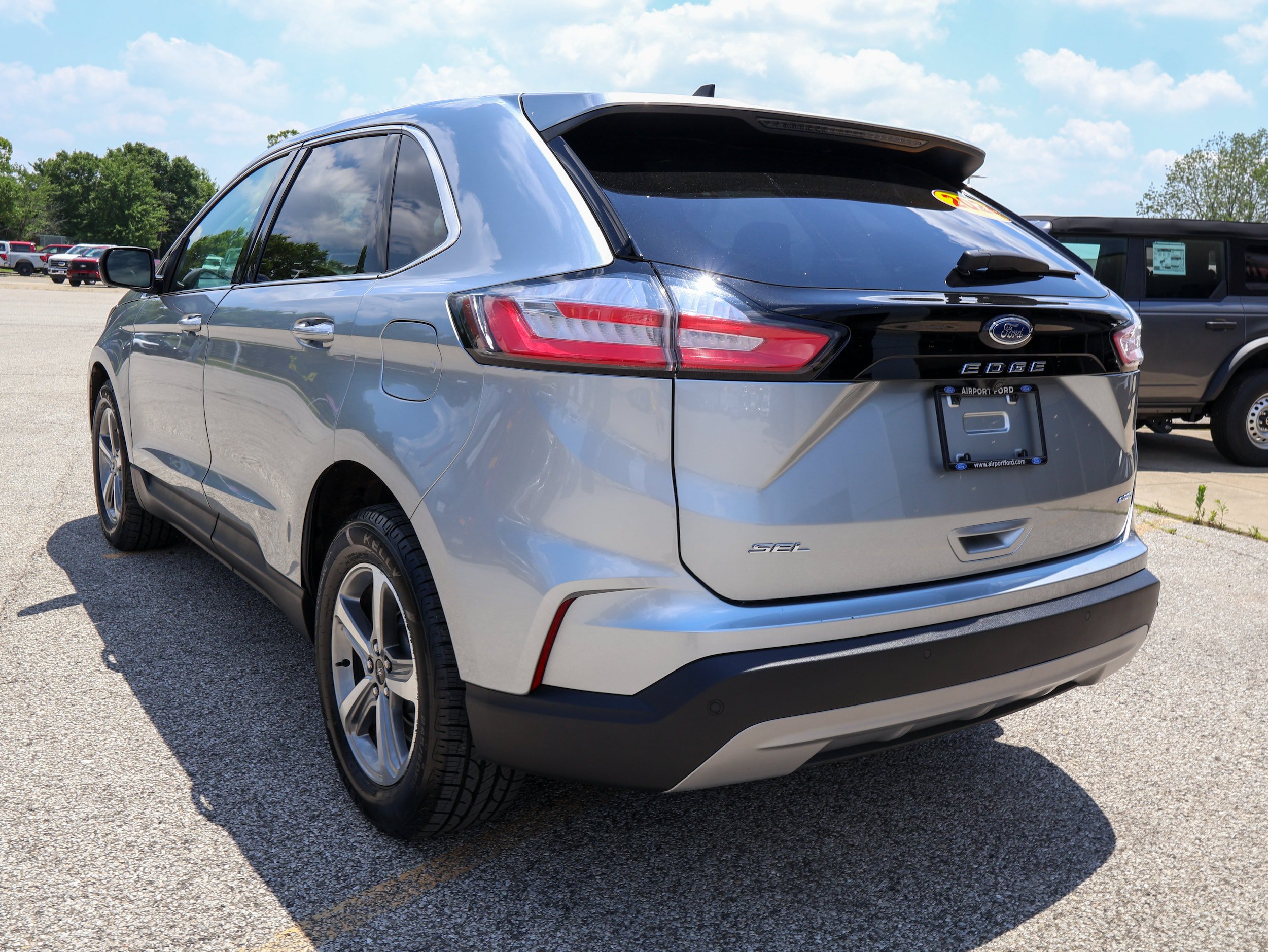 Used 2024 Ford Edge SEL w/ Convenience Package AWD/4WD image 3