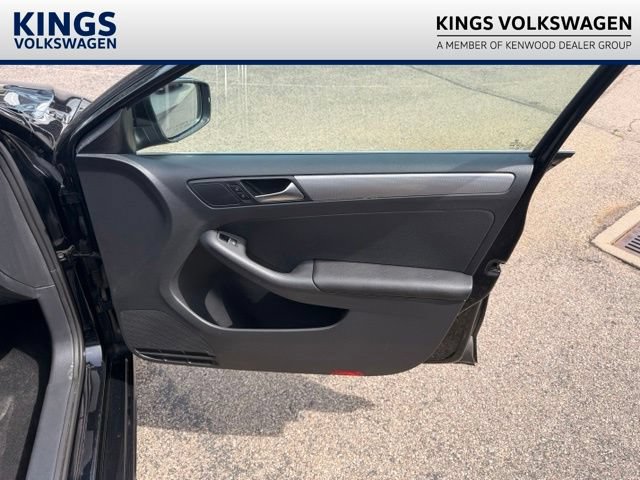 Used 2015 Volkswagen Jetta SE FWD image 19
