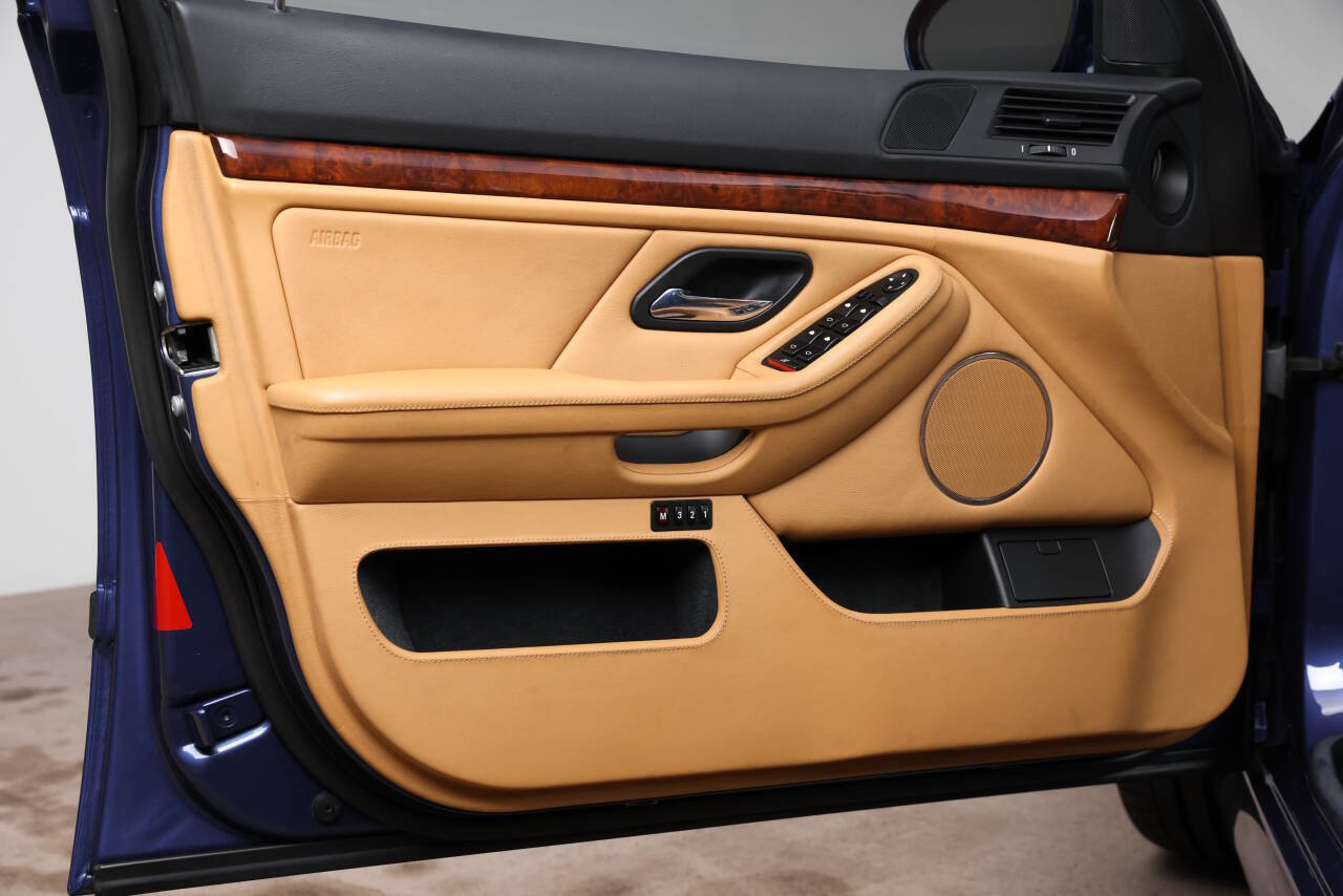 Used 2002 BMW M5 image 95