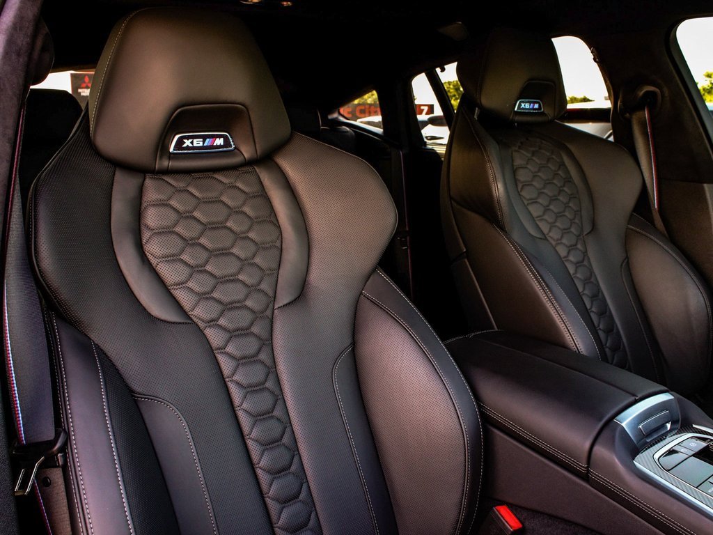 Used 2025 BMW X6 M Competition w/ Executive Package image 43