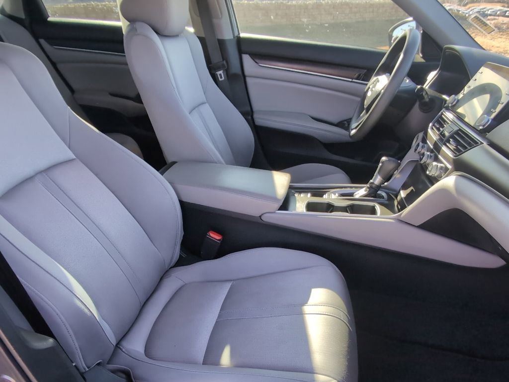 Used 2018 Honda Accord EX image 31