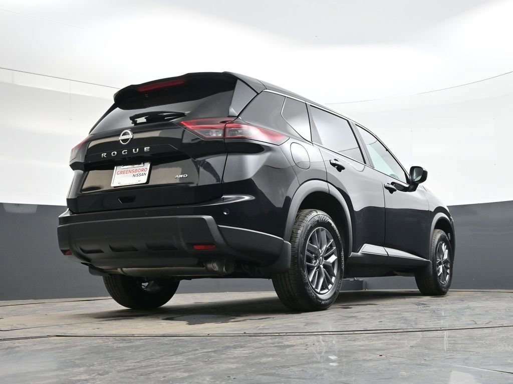 Used 2024 Nissan Rogue S image 34