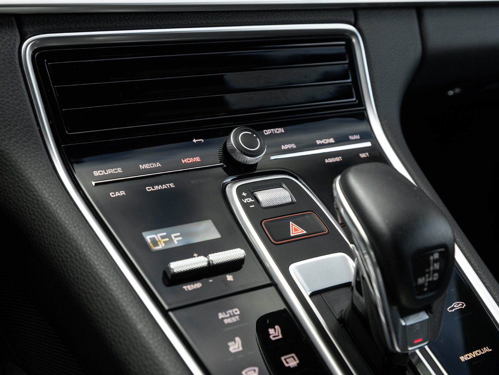 Certified 2023 Porsche Panamera 4 Platinum Edition AWD/4WD image 26