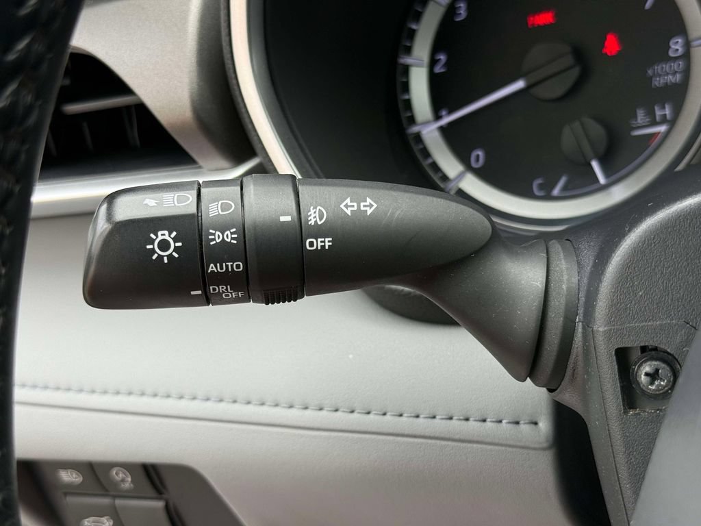 Used 2023 Toyota Highlander XLE AWD/4WD image 32