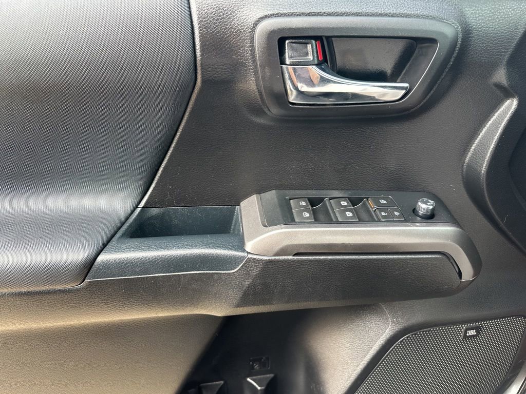 Used 2017 Toyota Tacoma TRD Off-Road image 14