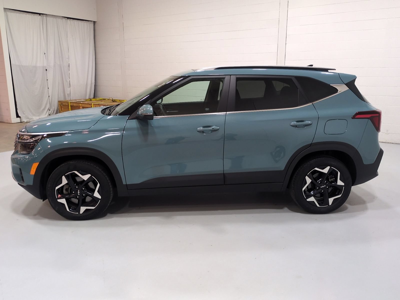 Certified 2025 Kia Seltos EX w/ EX Sunroof Package AWD/4WD image 6