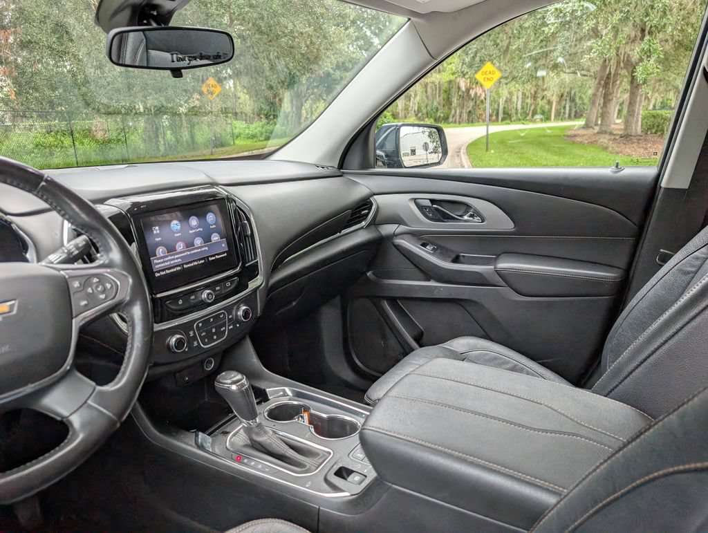 Used 2020 Chevrolet Traverse LT w/ Driver Confidence II Package AWD/4WD image 14