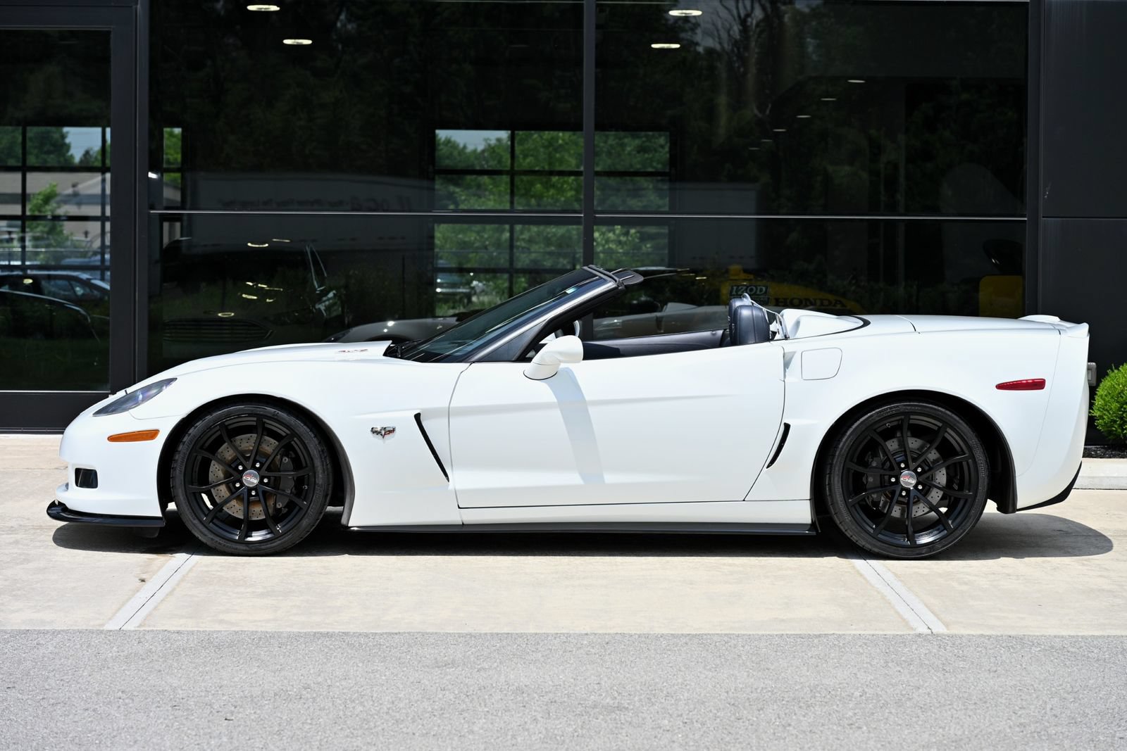 Used 2013 Chevrolet Corvette 427 w/ 1SC Preferred Equipment Group RWD image 3