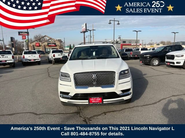 Used 2021 Lincoln Navigator L Reserve w/ Luxury Package AWD/4WD image 2