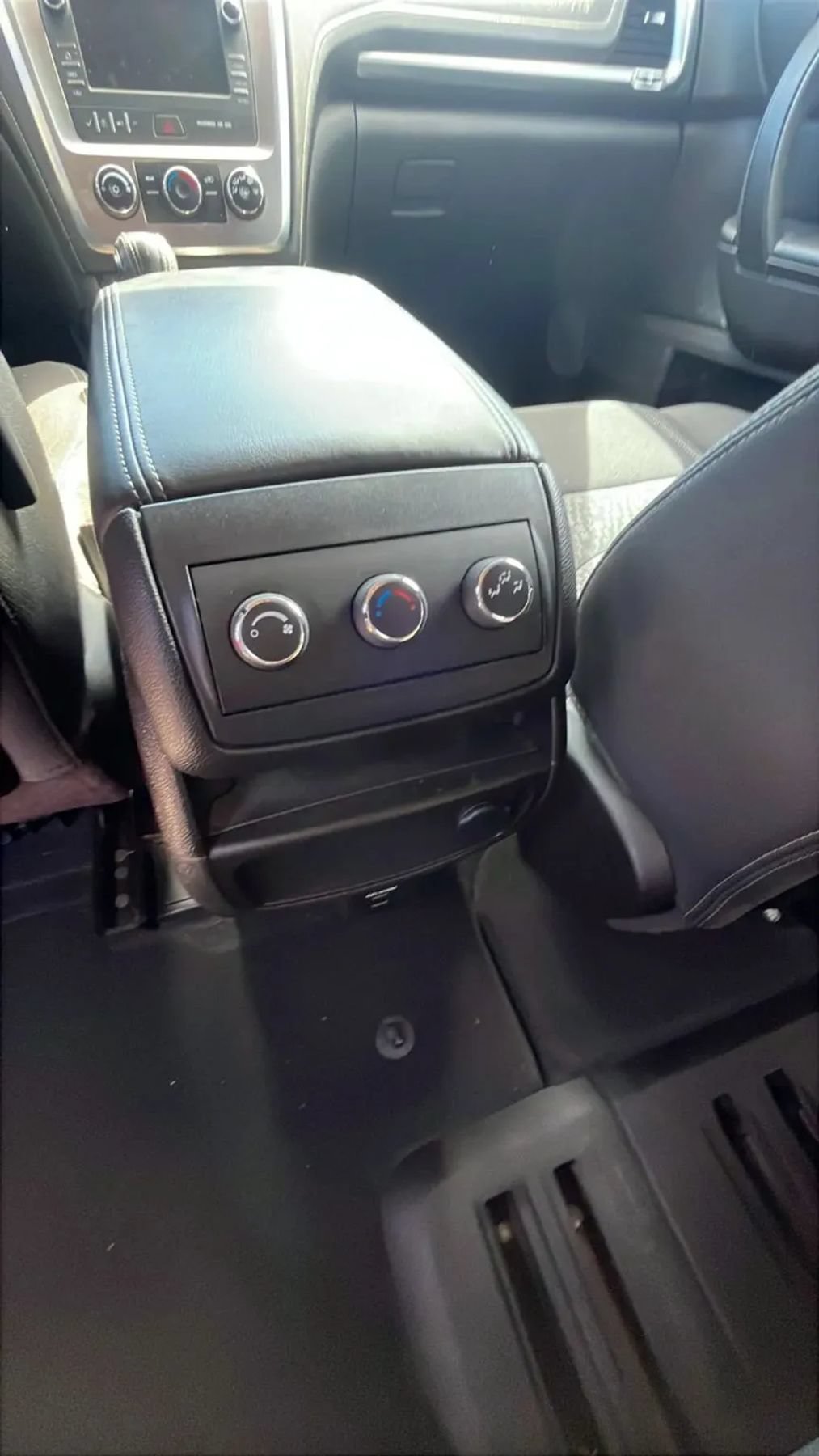 Used 2014 GMC Acadia SLE FWD image 18