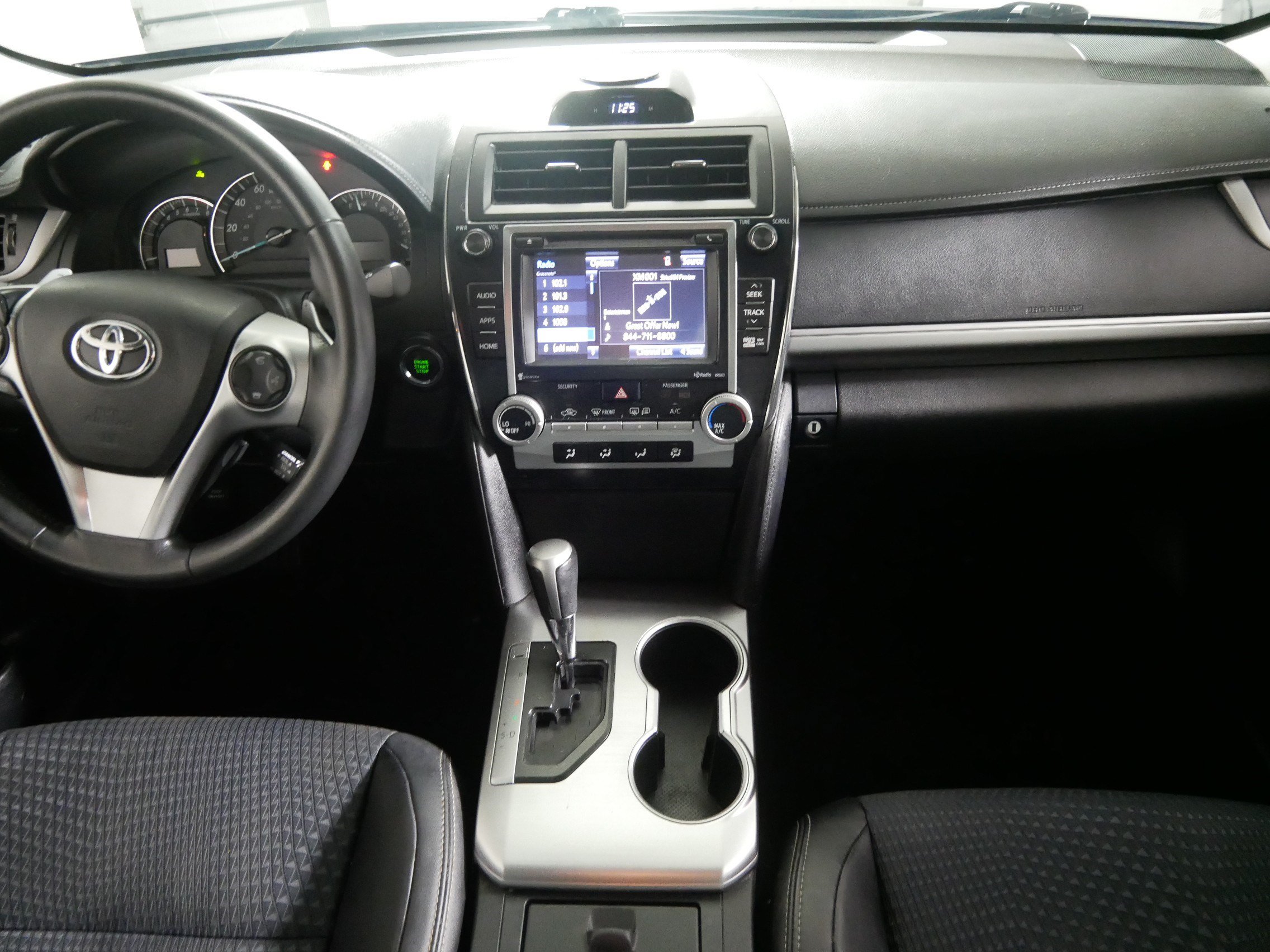Used 2014 Toyota Camry SE FWD image 10