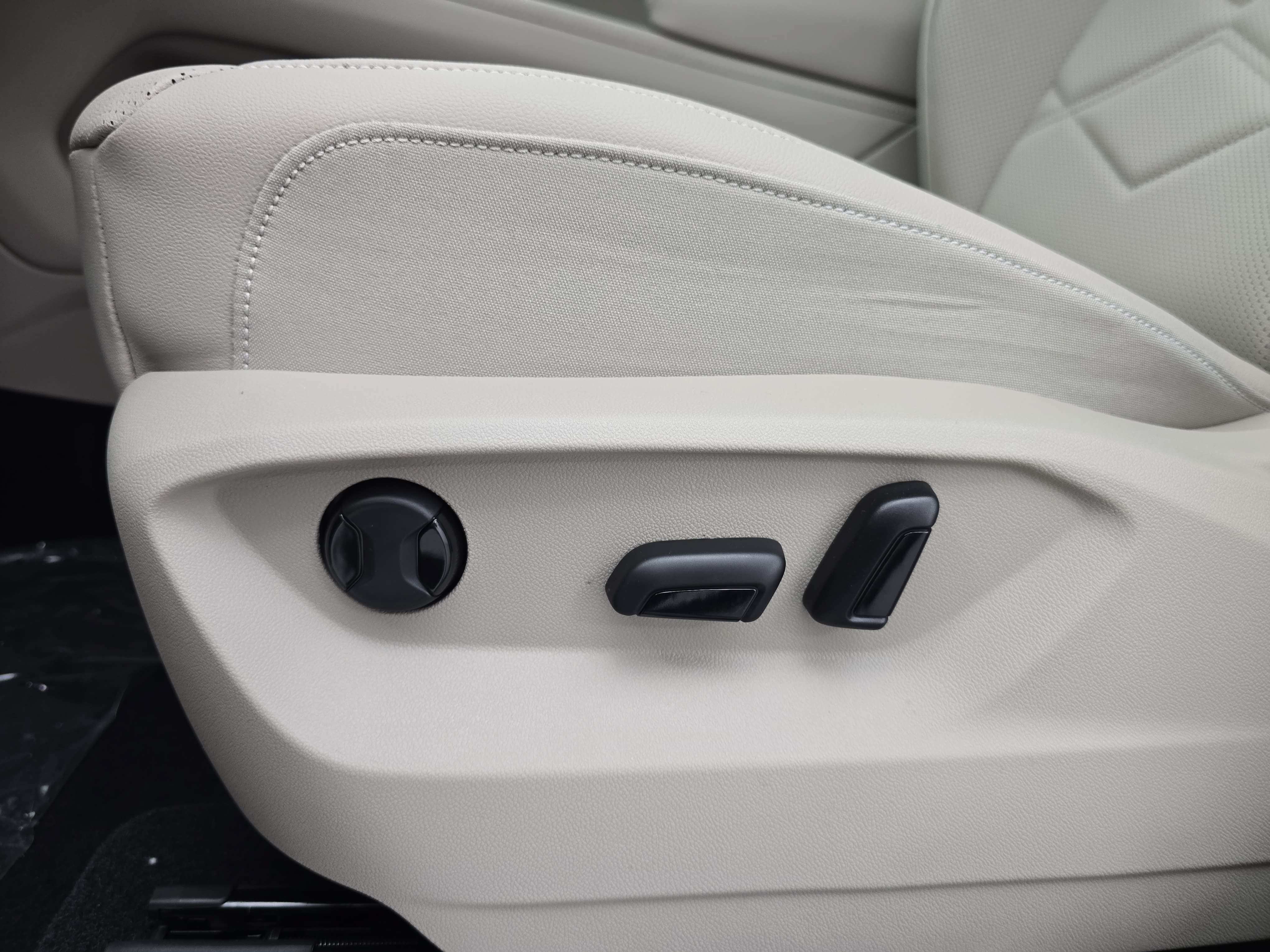 New 2026 Volkswagen Atlas SE AWD/4WD image 30