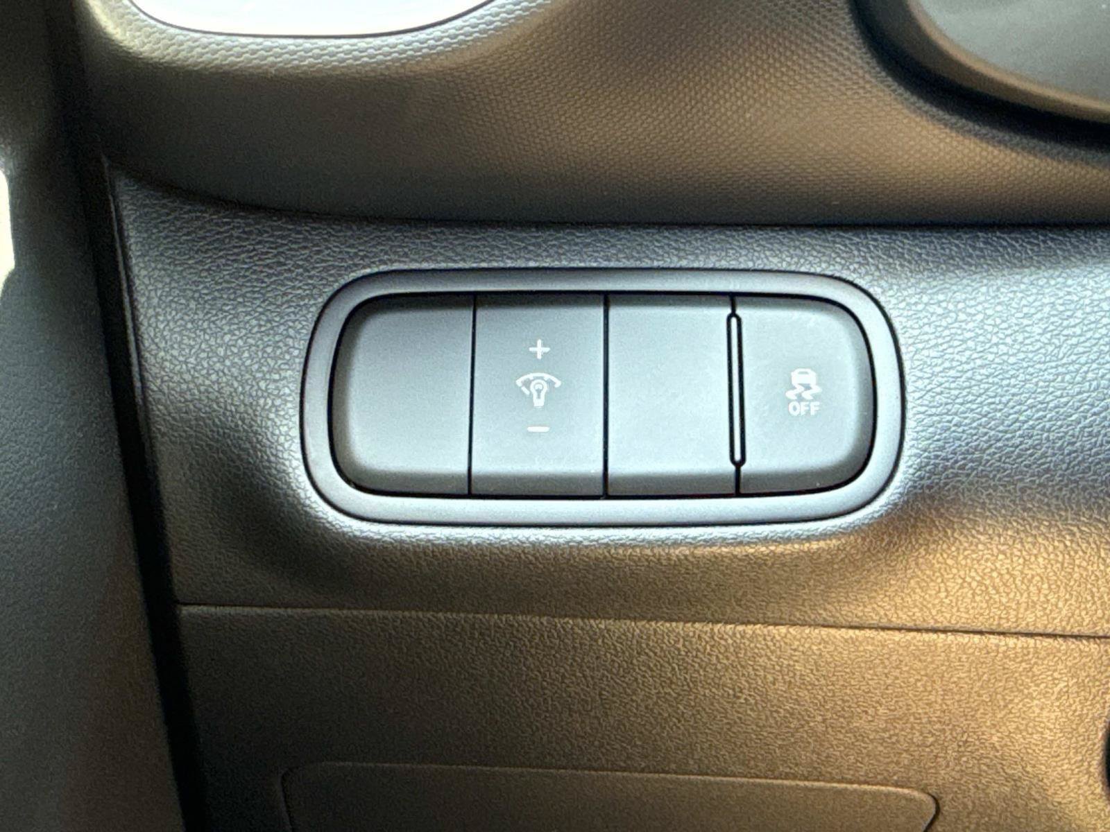Certified 2025 Hyundai Venue Limited FWD image 14