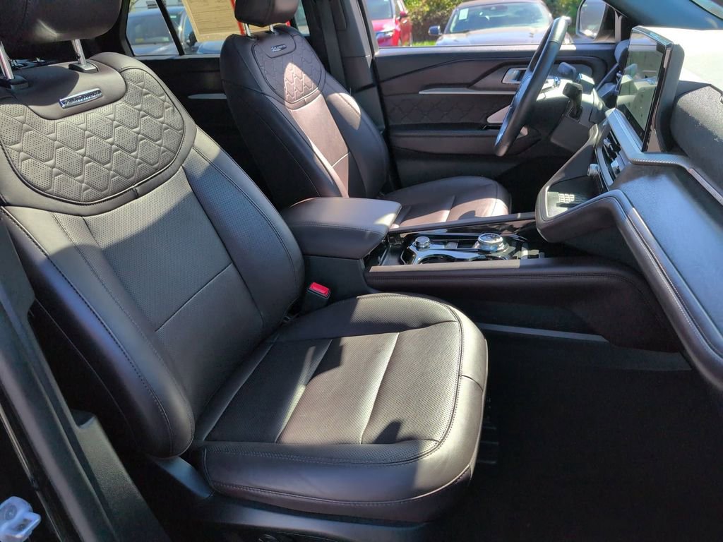 Used 2025 Ford Explorer Platinum w/ LUX Leather Package image 32