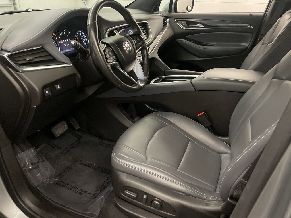 Used 2023 Buick Enclave Essence image 4