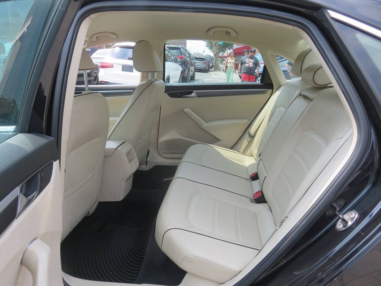 Used 2017 Volkswagen Passat 1.8T R-Line FWD image 19