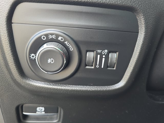 Used 2023 Jeep Grand Cherokee L Limited w/ Luxury Tech Group II AWD/4WD image 28