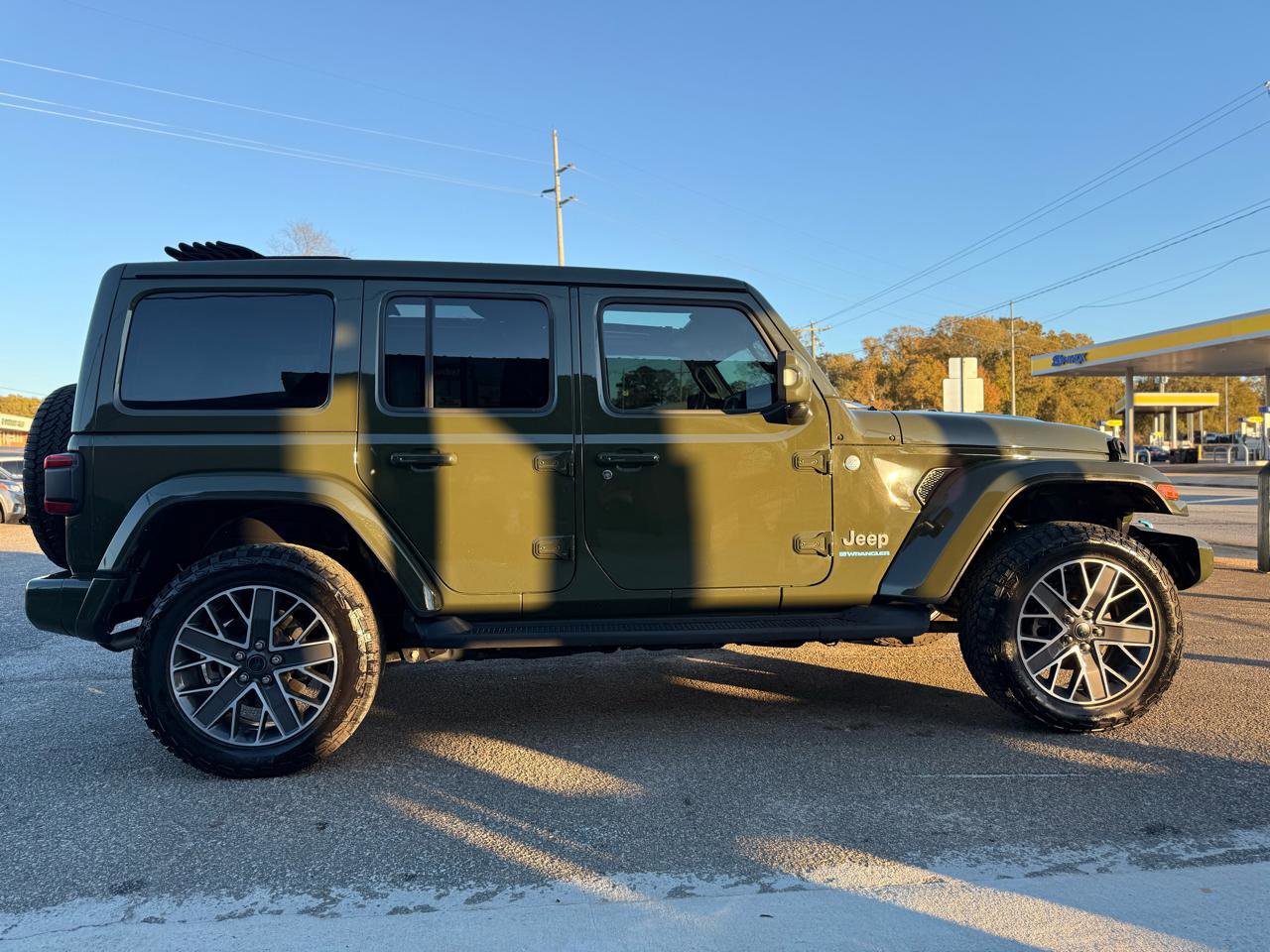 Used 2024 Jeep Wrangler High Altitude AWD/4WD image 16