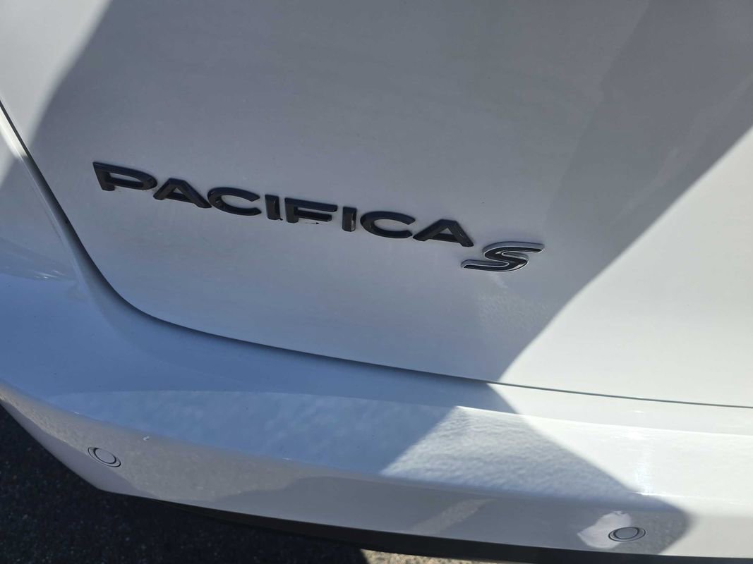 Used 2018 Chrysler Pacifica Touring-L w/ Premium Audio Group FWD image 20