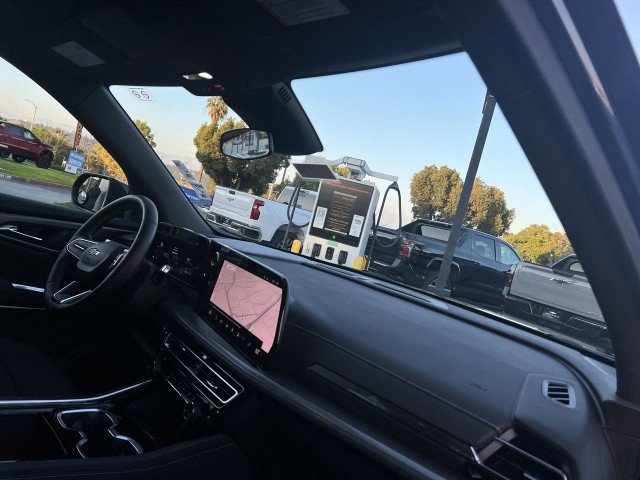 Used 2025 Chevrolet Traverse LT image 29