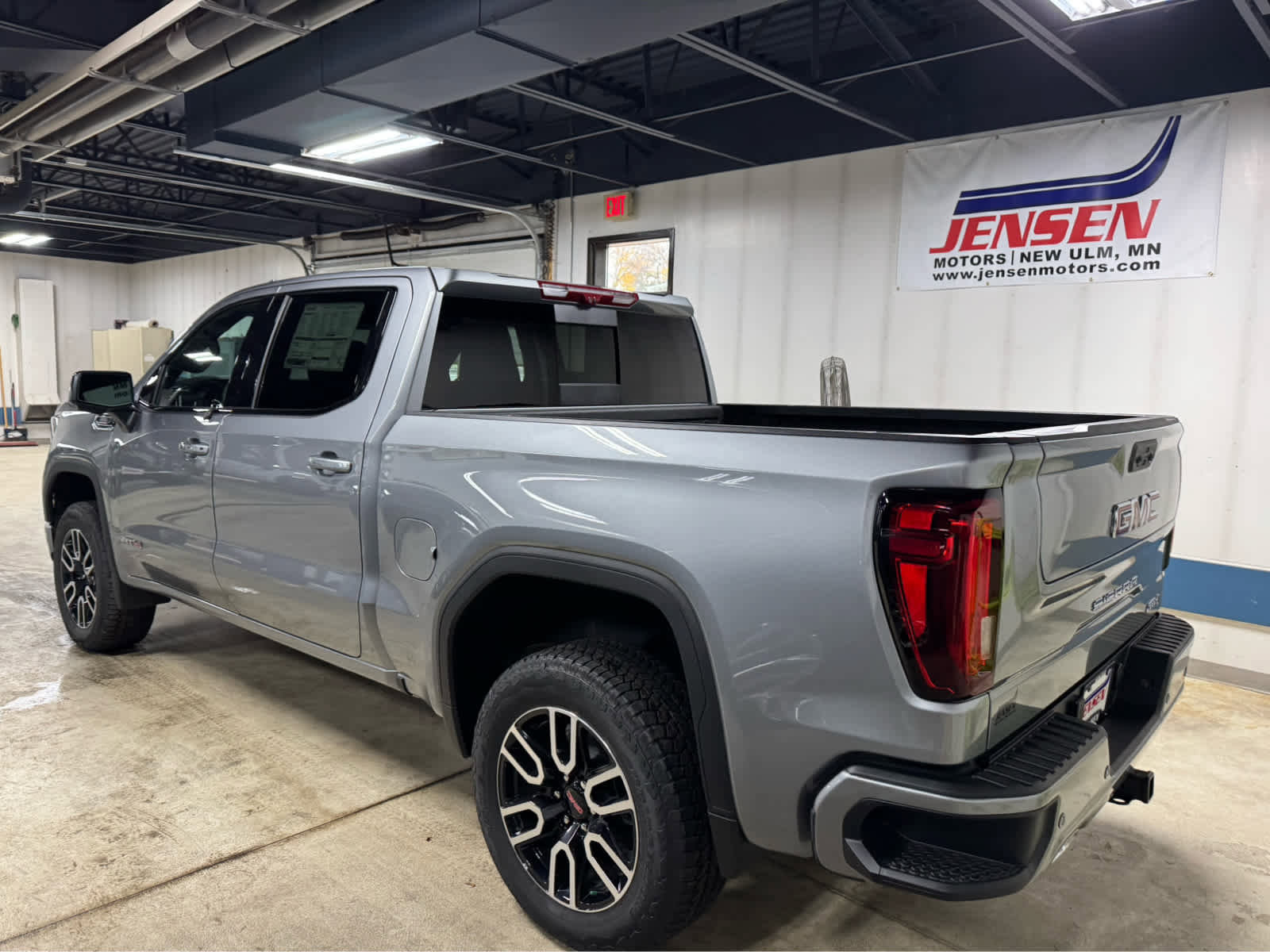 New 2026 GMC Sierra 1500 AT4 w/ Technology Package image 6