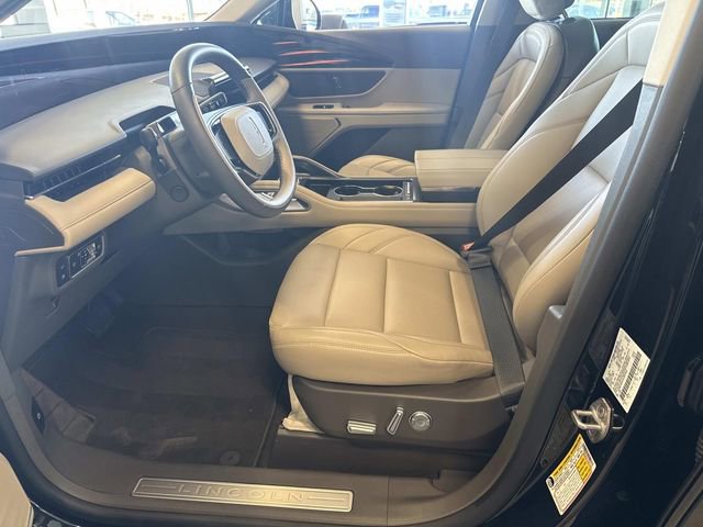 Used 2025 Lincoln Nautilus Premier AWD/4WD image 18