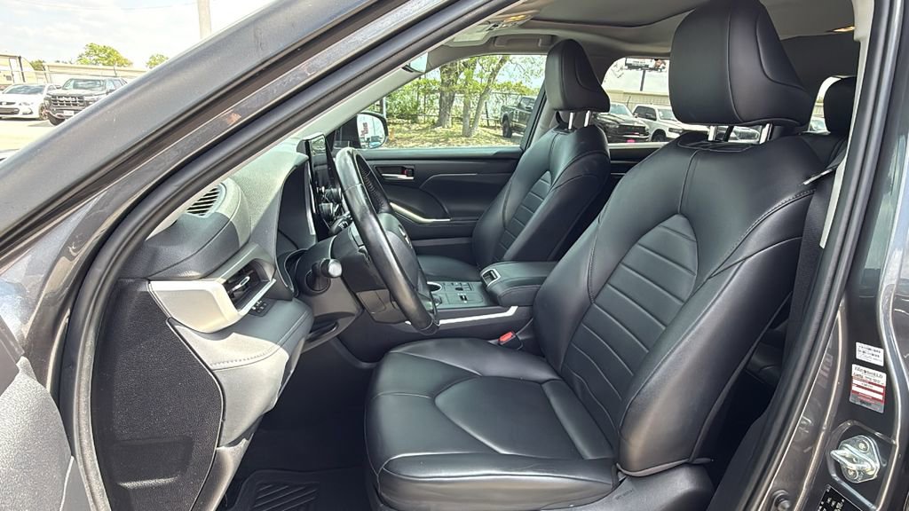 Used 2023 Toyota Highlander XLE image 13