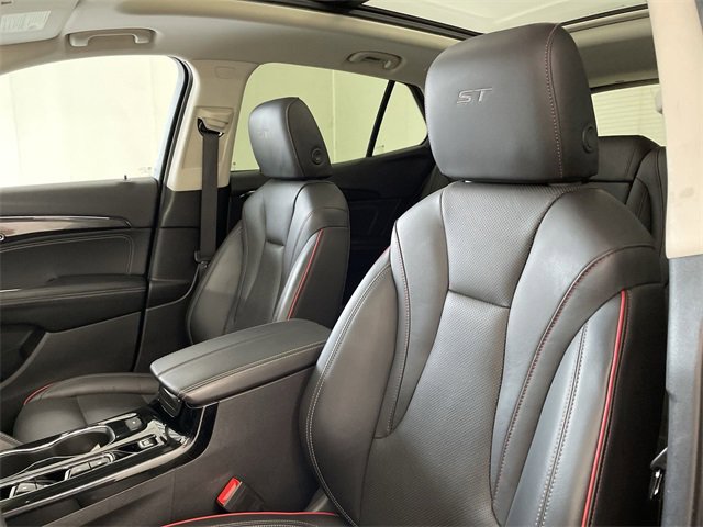 Certified 2022 Buick Envision Essence w/ Sport Touring Package image 21