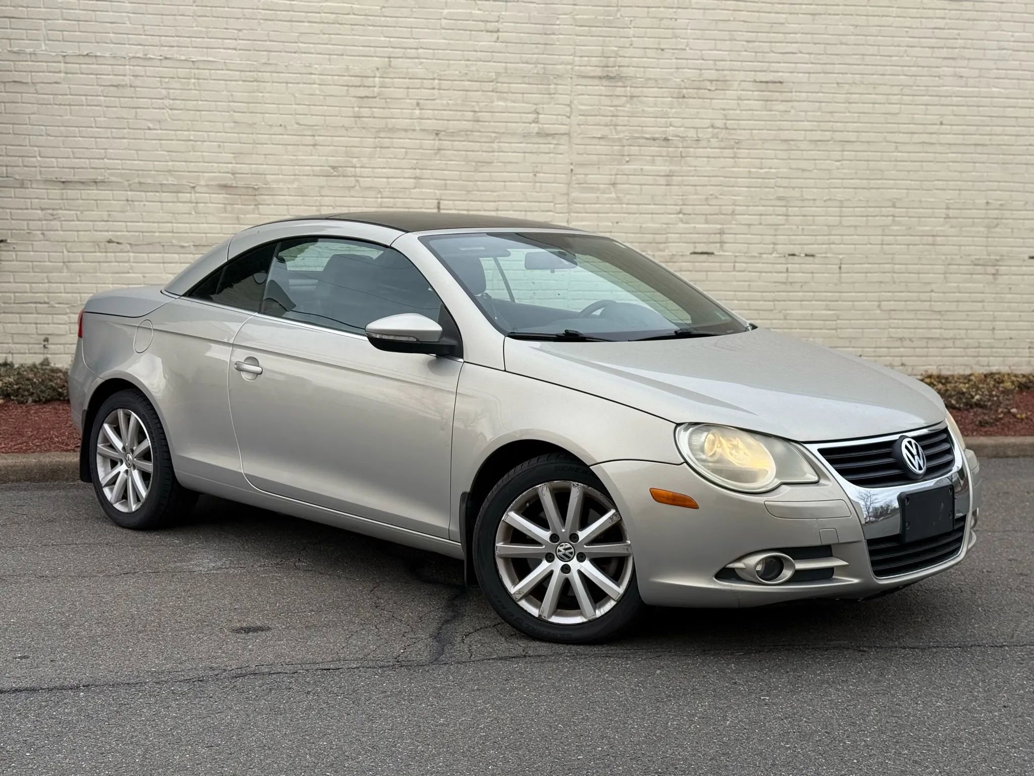 Used 2010 Volkswagen Eos Komfort image 1