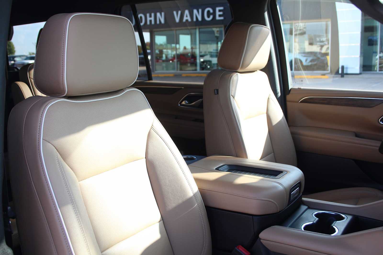 Used 2023 Chevrolet Tahoe Premier AWD/4WD image 21