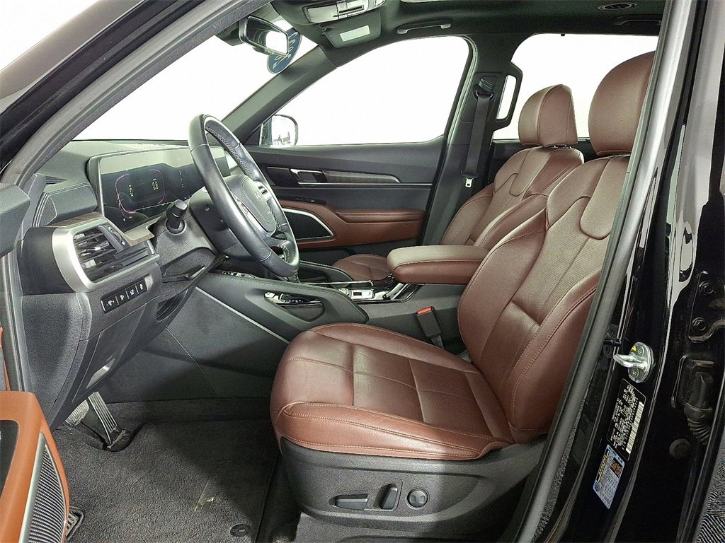 Used 2023 Kia Telluride EX w/ EX Captain's Chair Package image 17