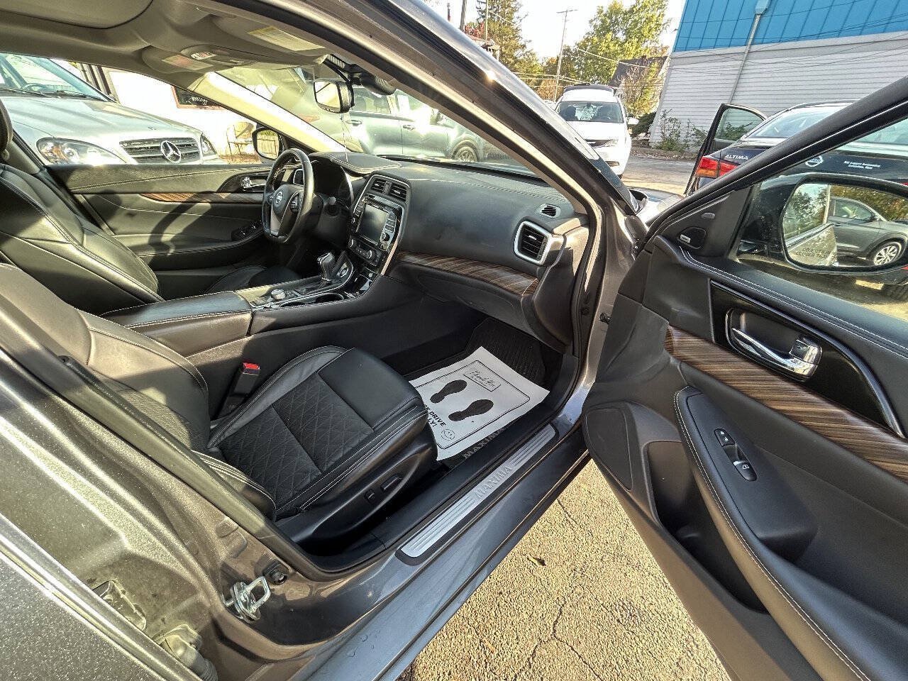 Used 2017 Nissan Maxima Platinum FWD image 9