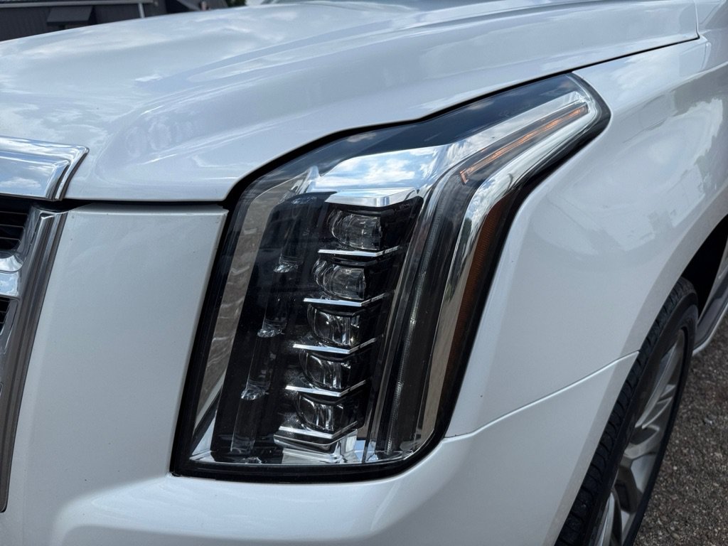 Used 2019 Cadillac Escalade ESV Luxury AWD/4WD image 39