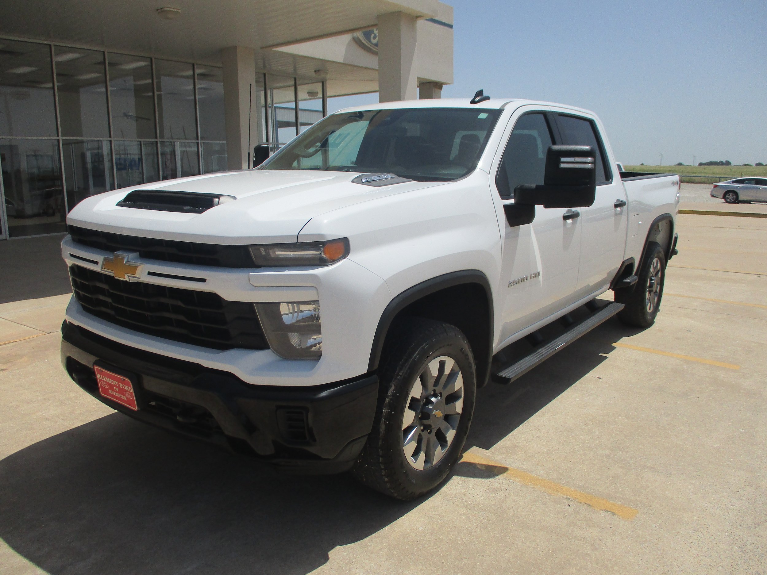 Used 2025 Chevrolet Silverado 2500 Custom w/ Custom Convenience Package AWD/4WD image 2