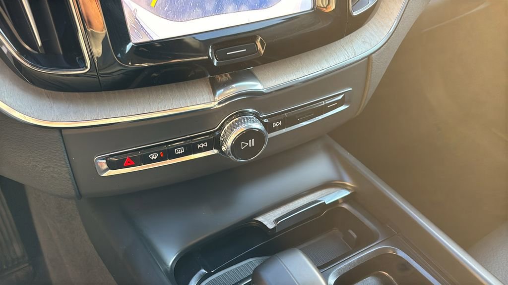 Certified 2025 Volvo XC60 B5 Plus AWD/4WD image 20