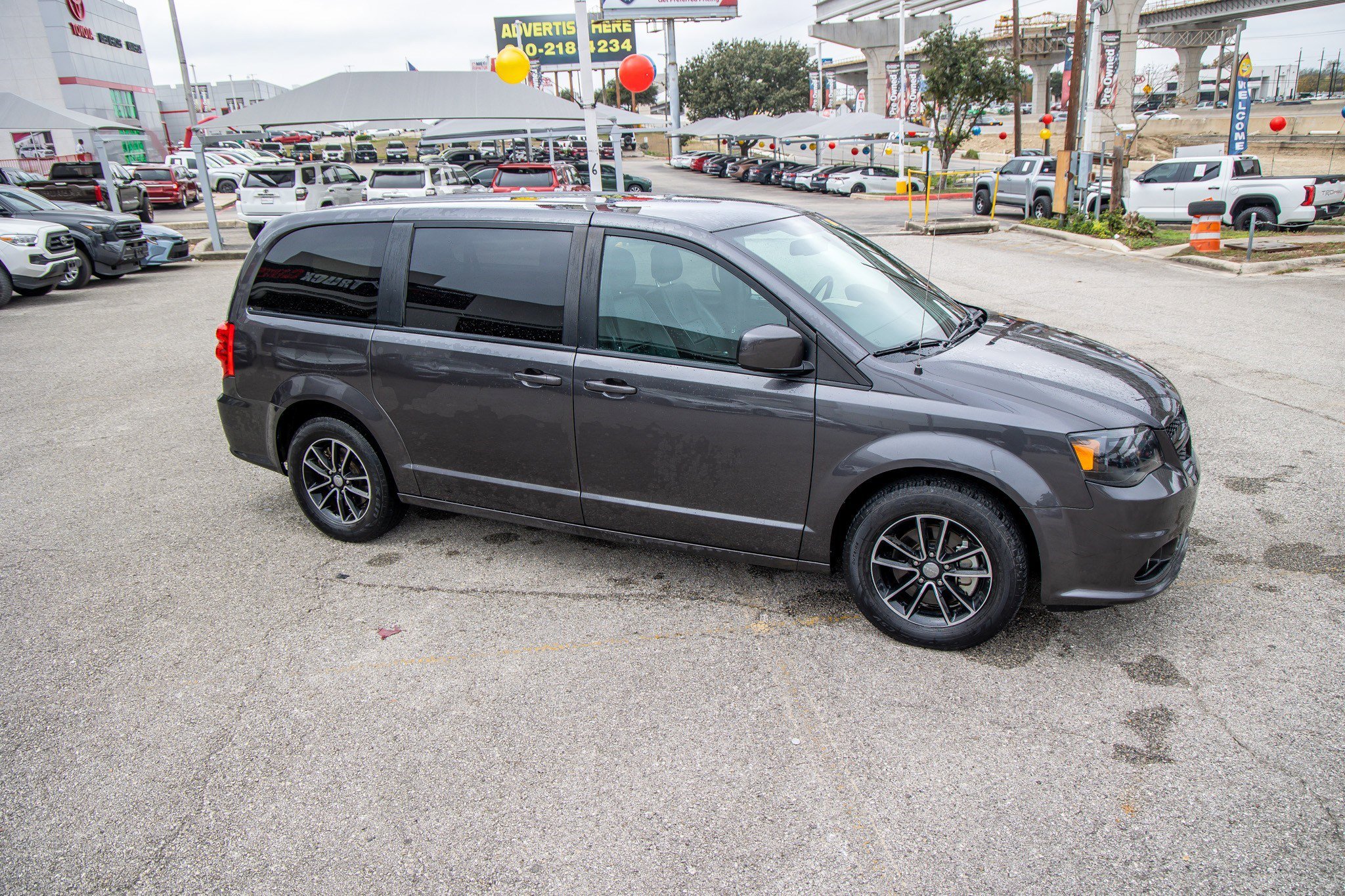 Used 2018 Dodge Grand Caravan SE image 6