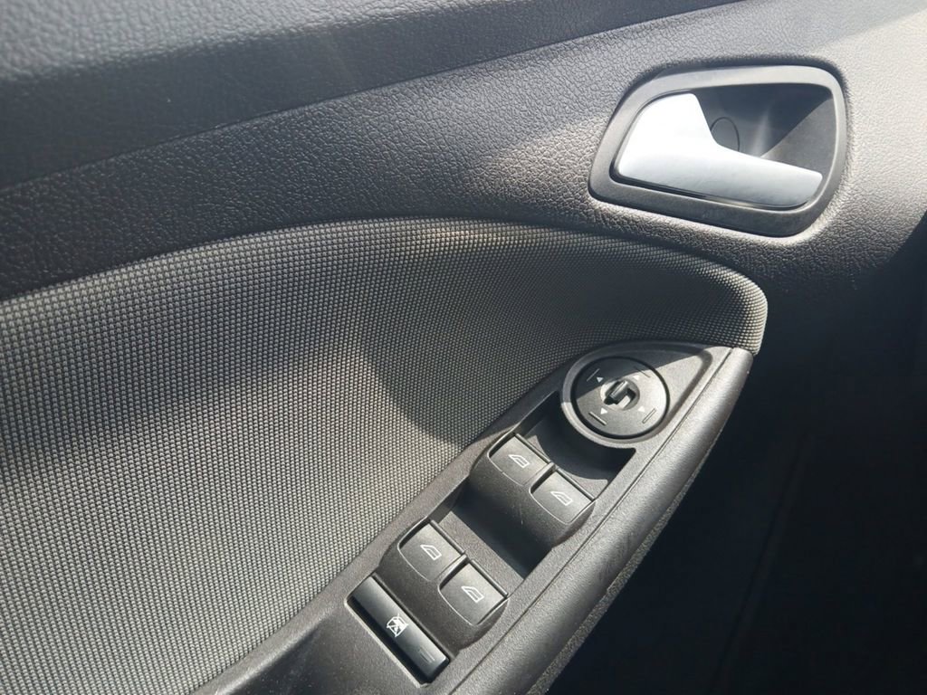 Used 2014 Ford Focus SE FWD image 8