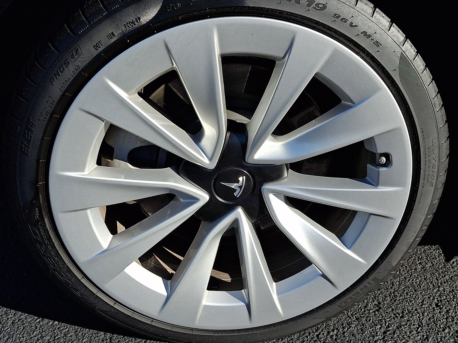 Used 2022 Tesla Model 3 Long Range AWD/4WD image 9