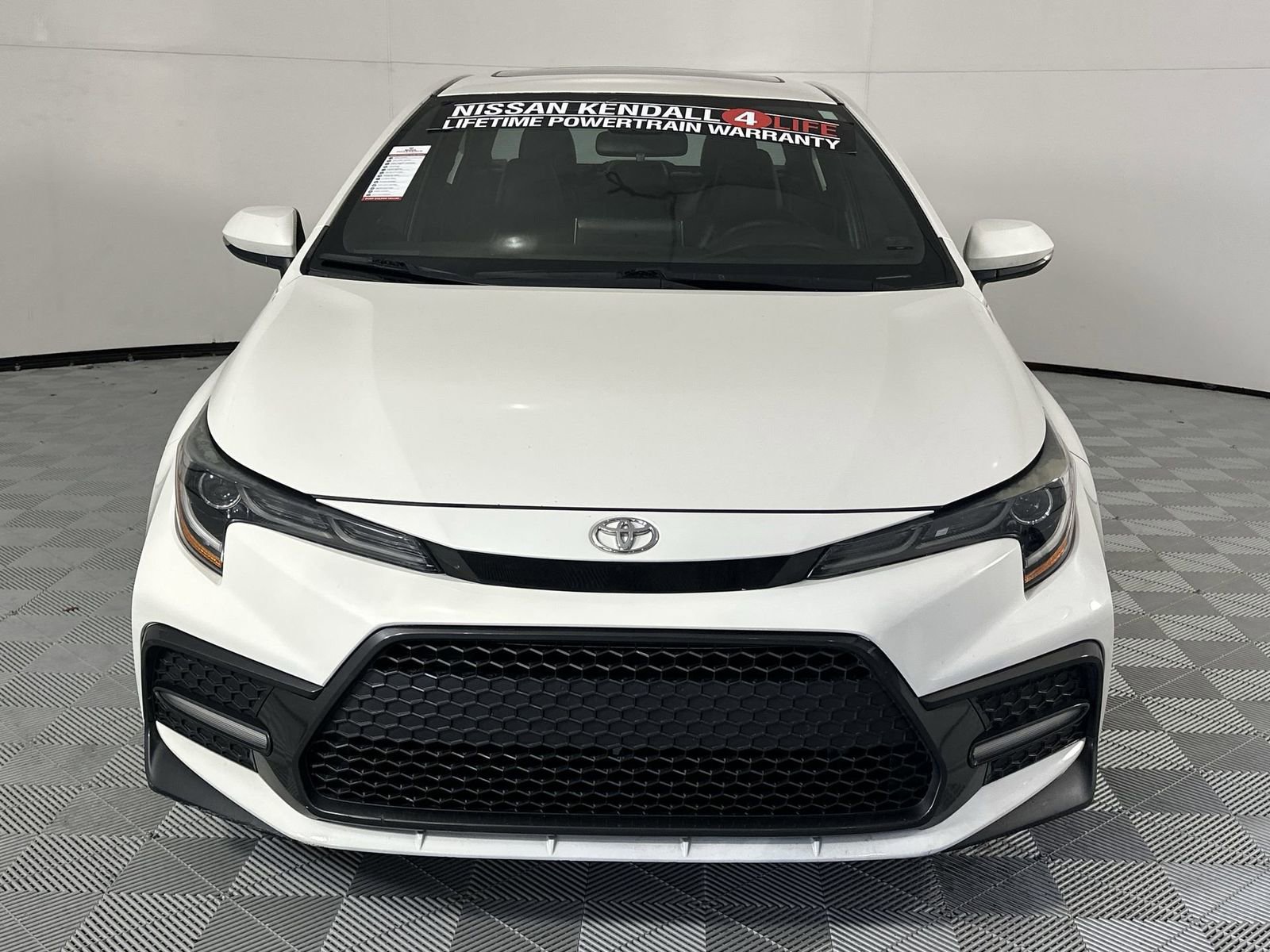 Used 2020 Toyota Corolla XSE FWD image 3