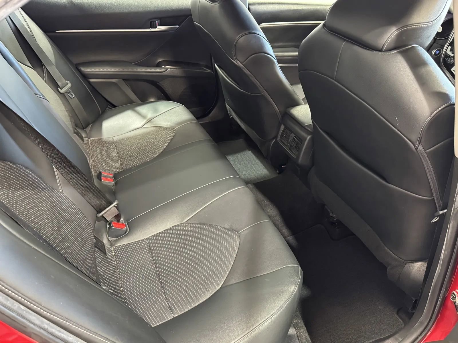 Used 2022 Toyota Camry XSE w/ Carpet Mat Package (TMS) FWD image 8
