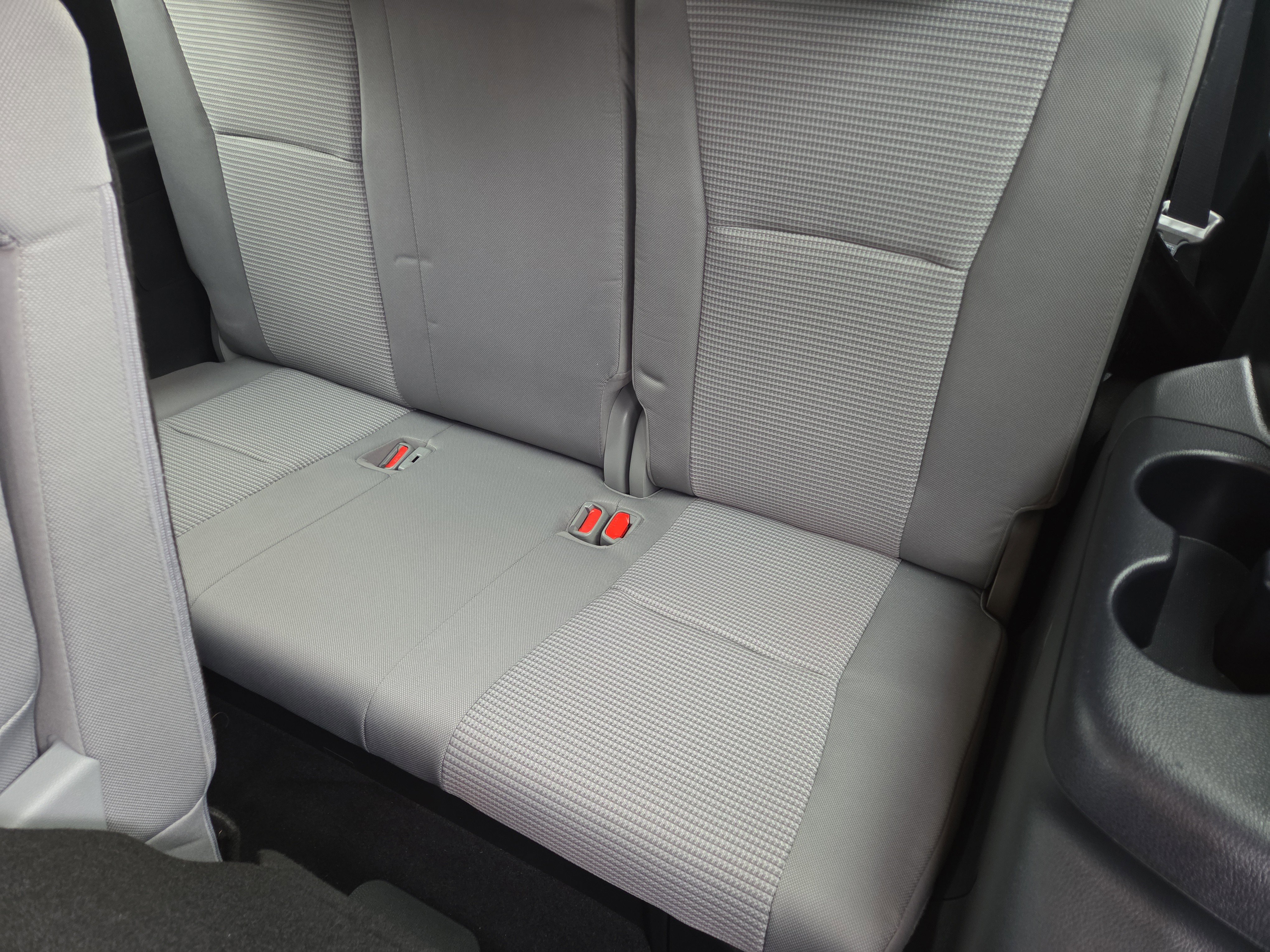 Used 2020 Toyota Highlander LE image 23