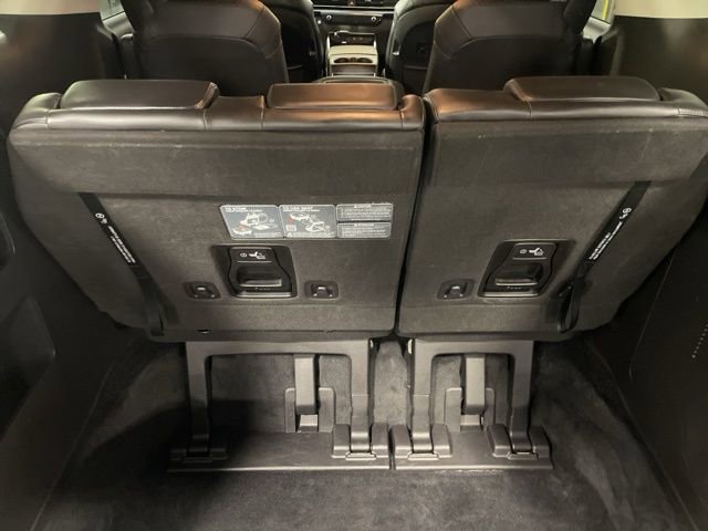 Used 2025 Kia Carnival image 48