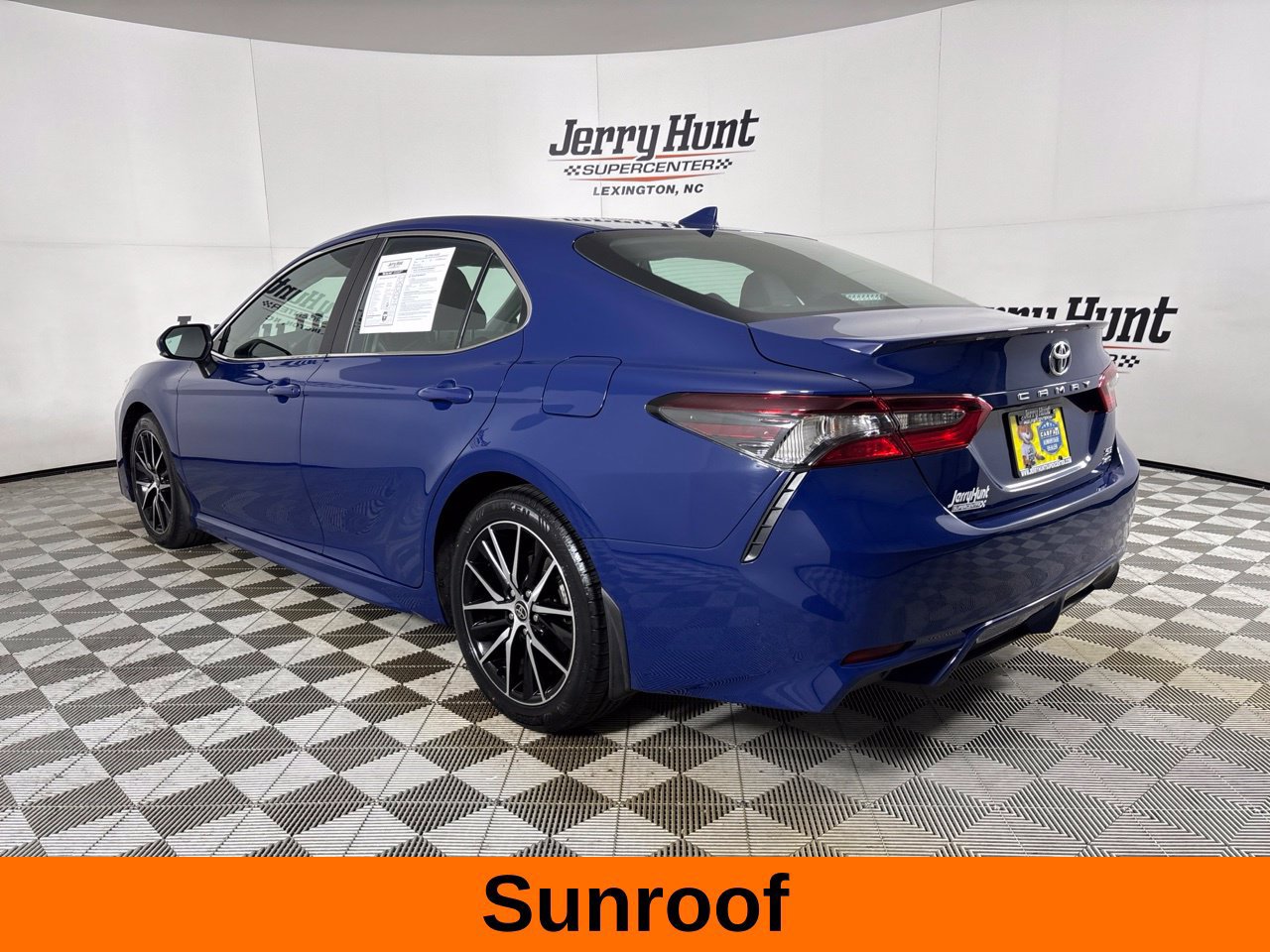 Used 2023 Toyota Camry SE w/ Cold Weather Package AWD/4WD image 9
