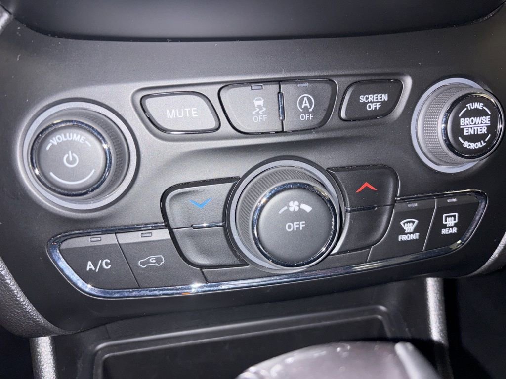 Used 2021 Jeep Cherokee Latitude Lux AWD/4WD image 12