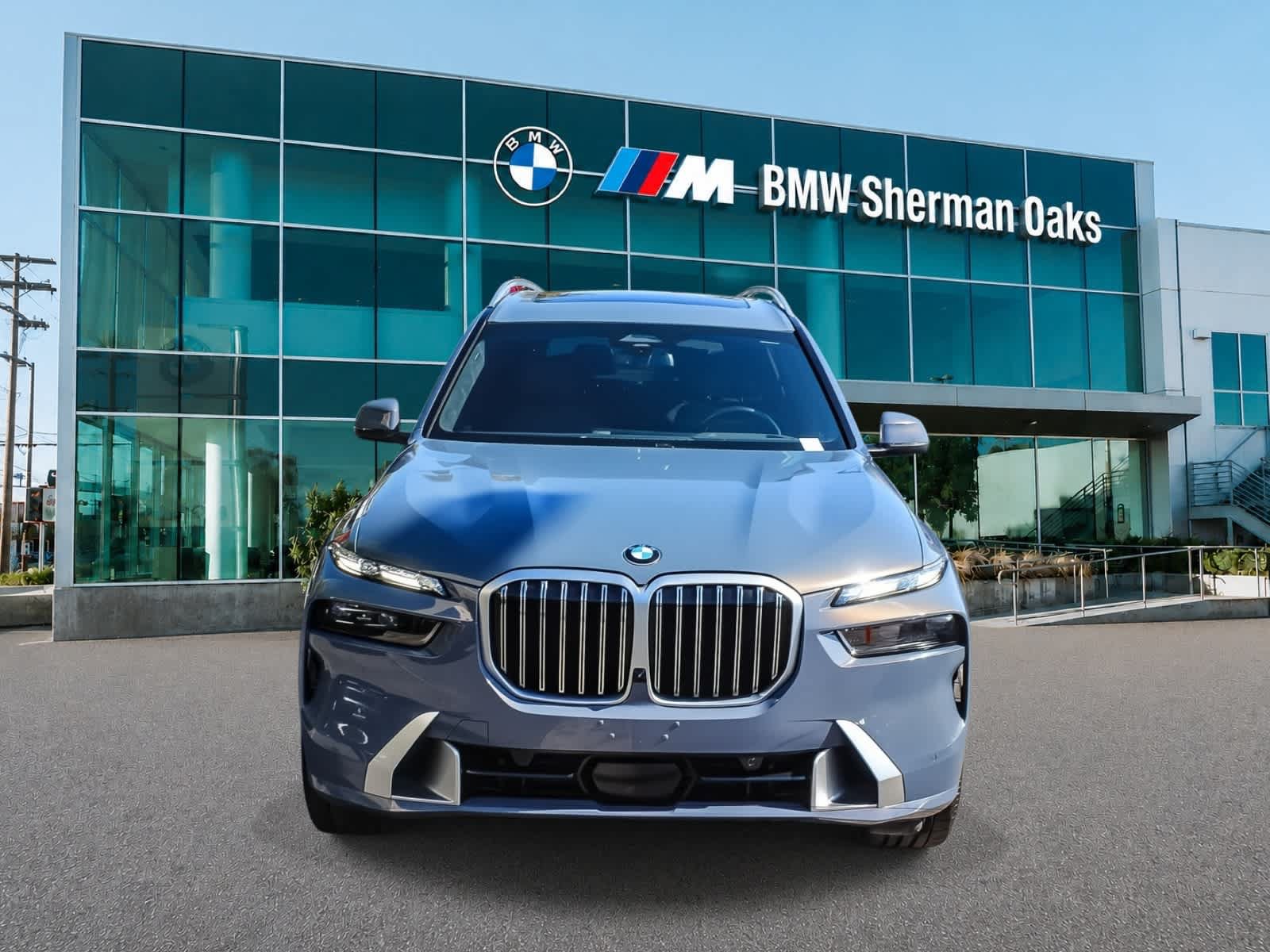 Used 2024 BMW X7 xDrive40i w/ Premium Package AWD/4WD image 2