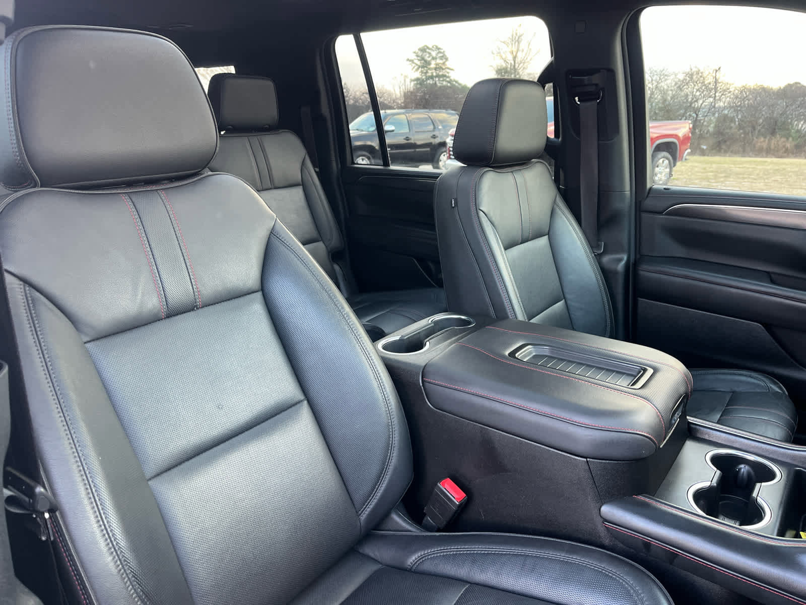 Used 2021 Chevrolet Suburban RST w/ Luxury Package image 21