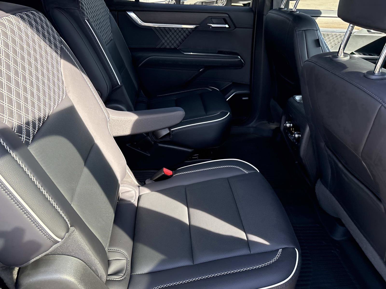 Certified 2024 GMC Acadia Denali w/ Super Cruise Package image 31