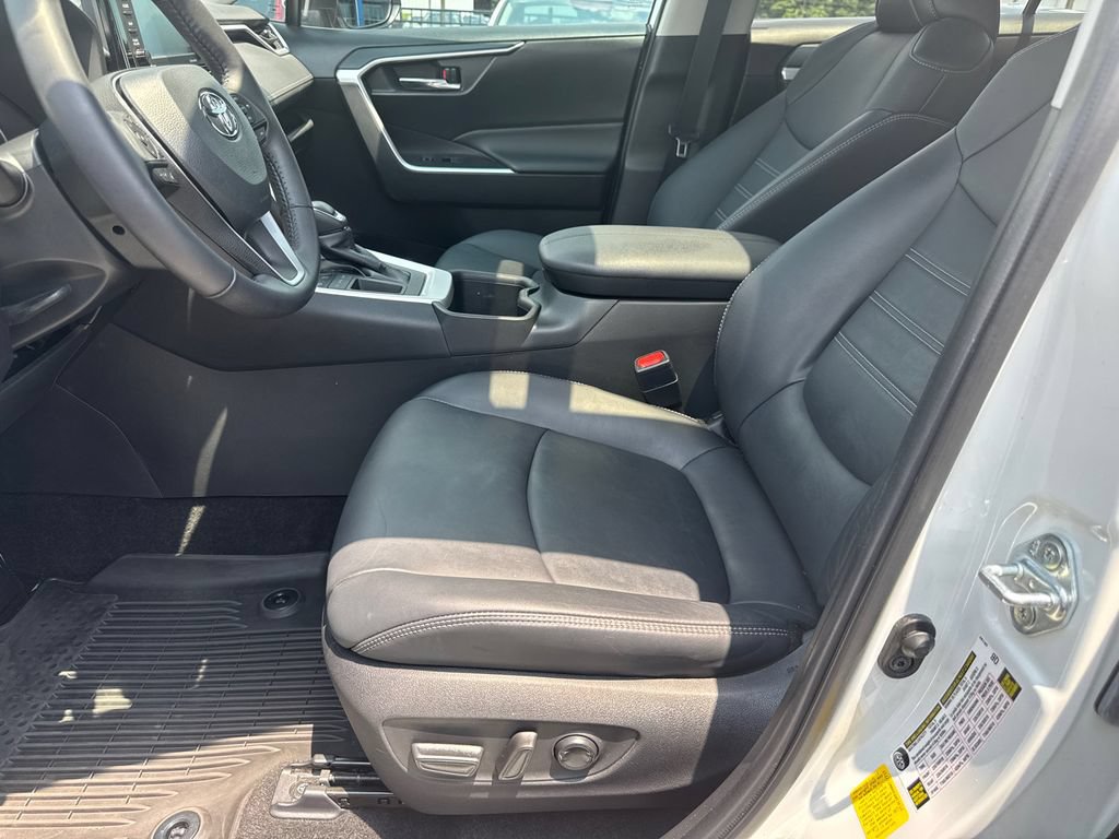 Used 2022 Toyota RAV4 XLE Premium FWD image 10