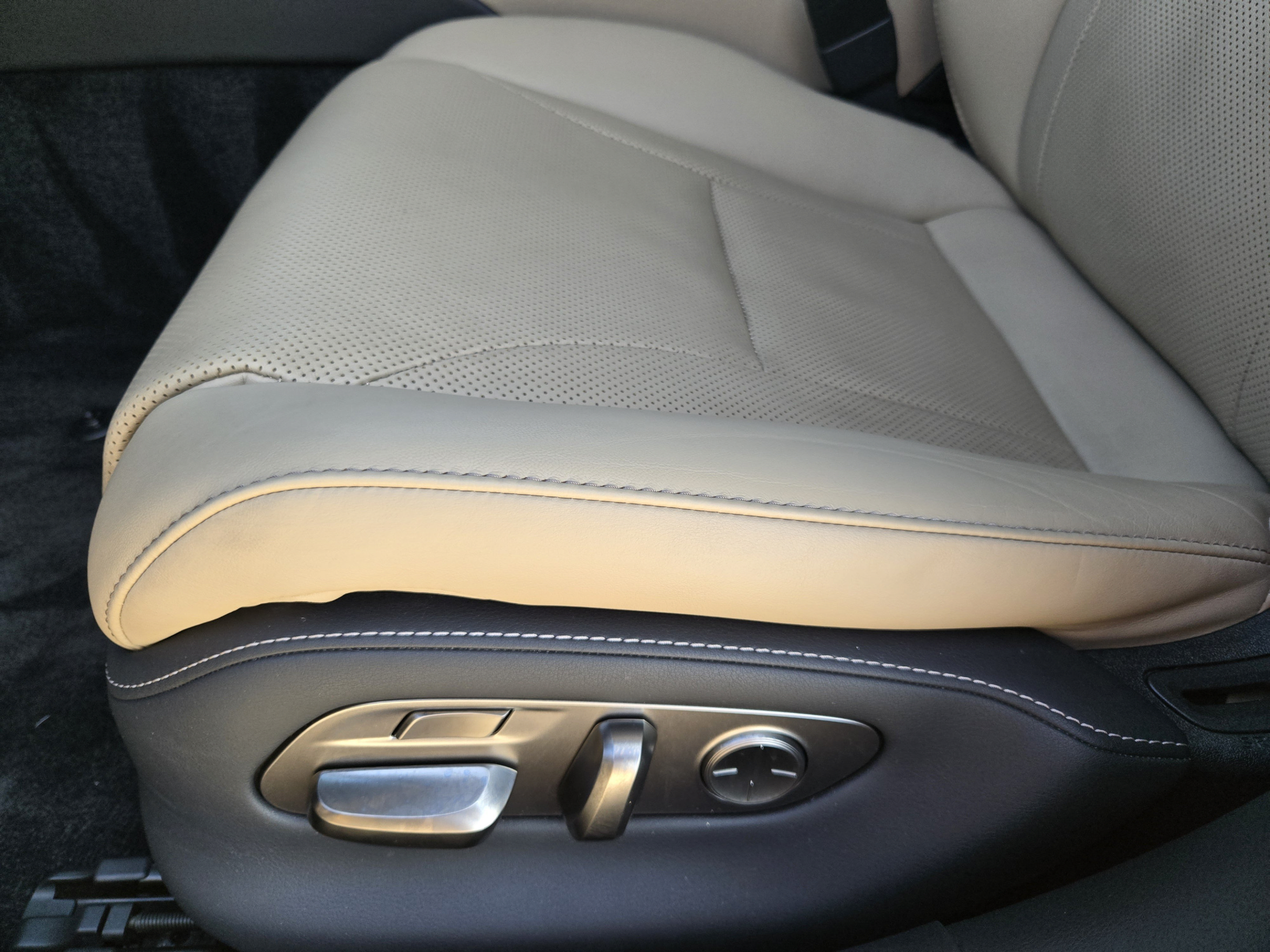 Used 2021 Lexus LS 500 w/ Accessory Package (Z2) RWD image 22