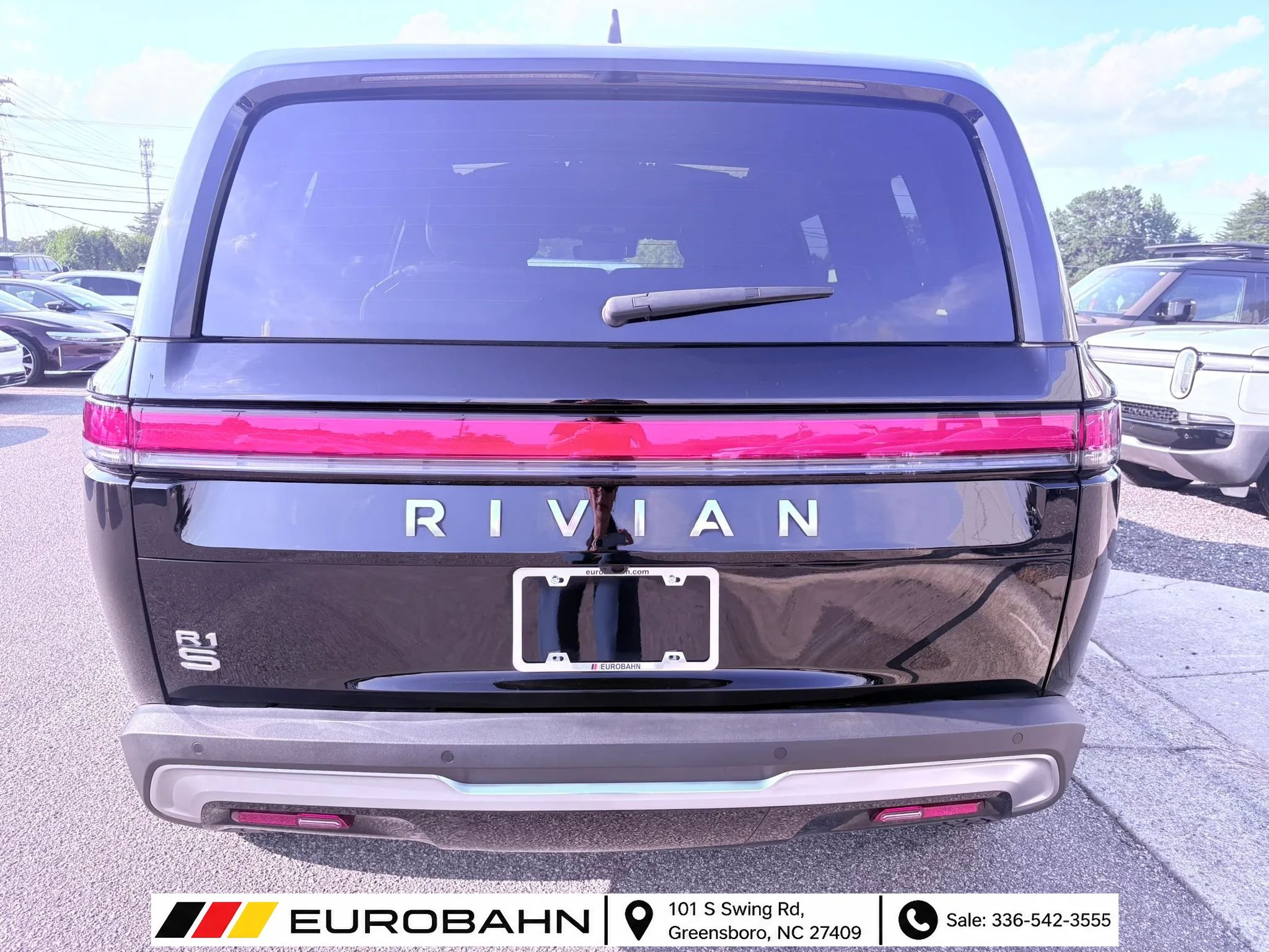 Used 2025 Rivian R1S Adventure Dual AWD/4WD image 4